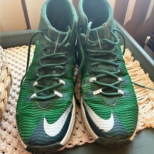 Nike Men’s Zoom Clear Out Sneaker, Green/Black/White, 10.5 PRE OWNED Condition